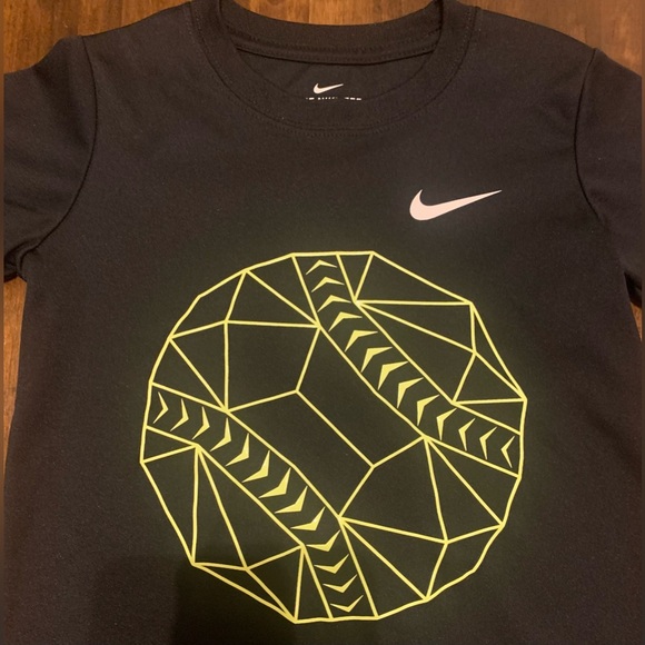 ✔️Nike Dri Fit Top Kids Size 5 (EUC) - Picture 6 of 8